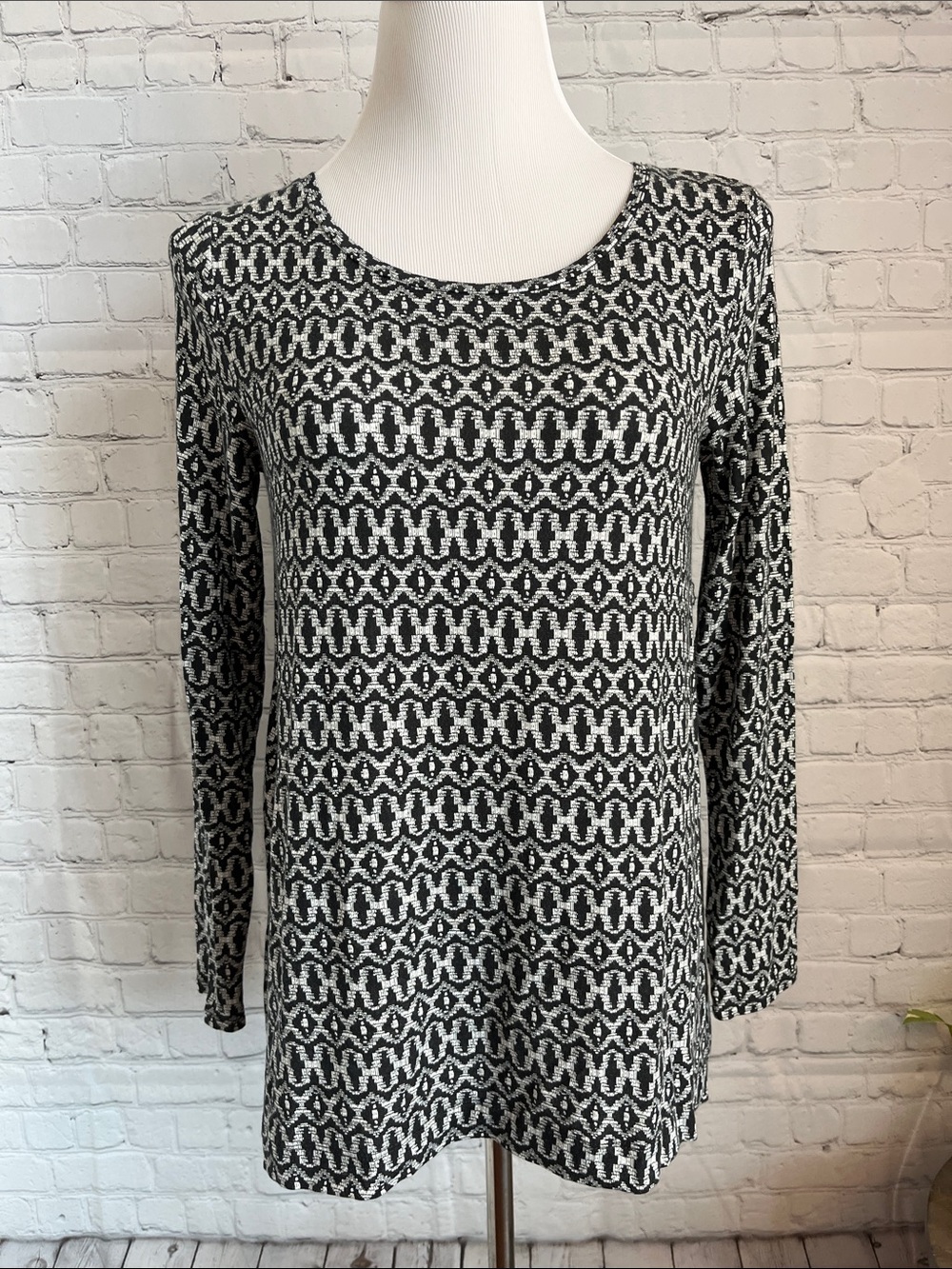 NEW Old Navy Black & White Patterned Long Sleeve Women's Top
